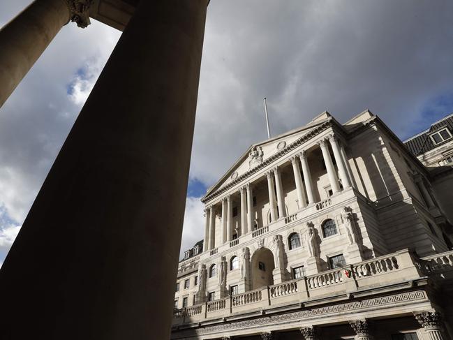 A view of the Bank of England building in central London on February 7, 2019. - The Bank of England launched a probe on December 19 after discovering some investors eavesdropped on press briefings moments before they were broadcast, reportedly to hand a split-second advantage to high-speed traders. (Photo by Adrian DENNIS / AFP)