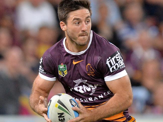 BRISBANE, AUSTRALIA - APRIL 10:  Ben Hunt of the Broncos in action during the round six NRL match between the Brisbane Broncos and the Sydney Roosters at Suncorp Stadium on April 10, 2015 in Brisbane, Australia.  (Photo by Bradley Kanaris/Getty Images)