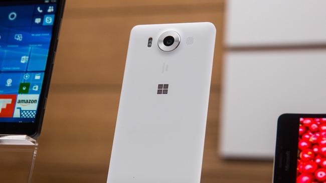 The Lumia 950 and 950XL are Microsoft’s new large screen phablet phones.