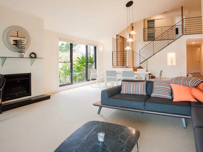 Image of the Point Frederick holiday house shown on Airbnb.