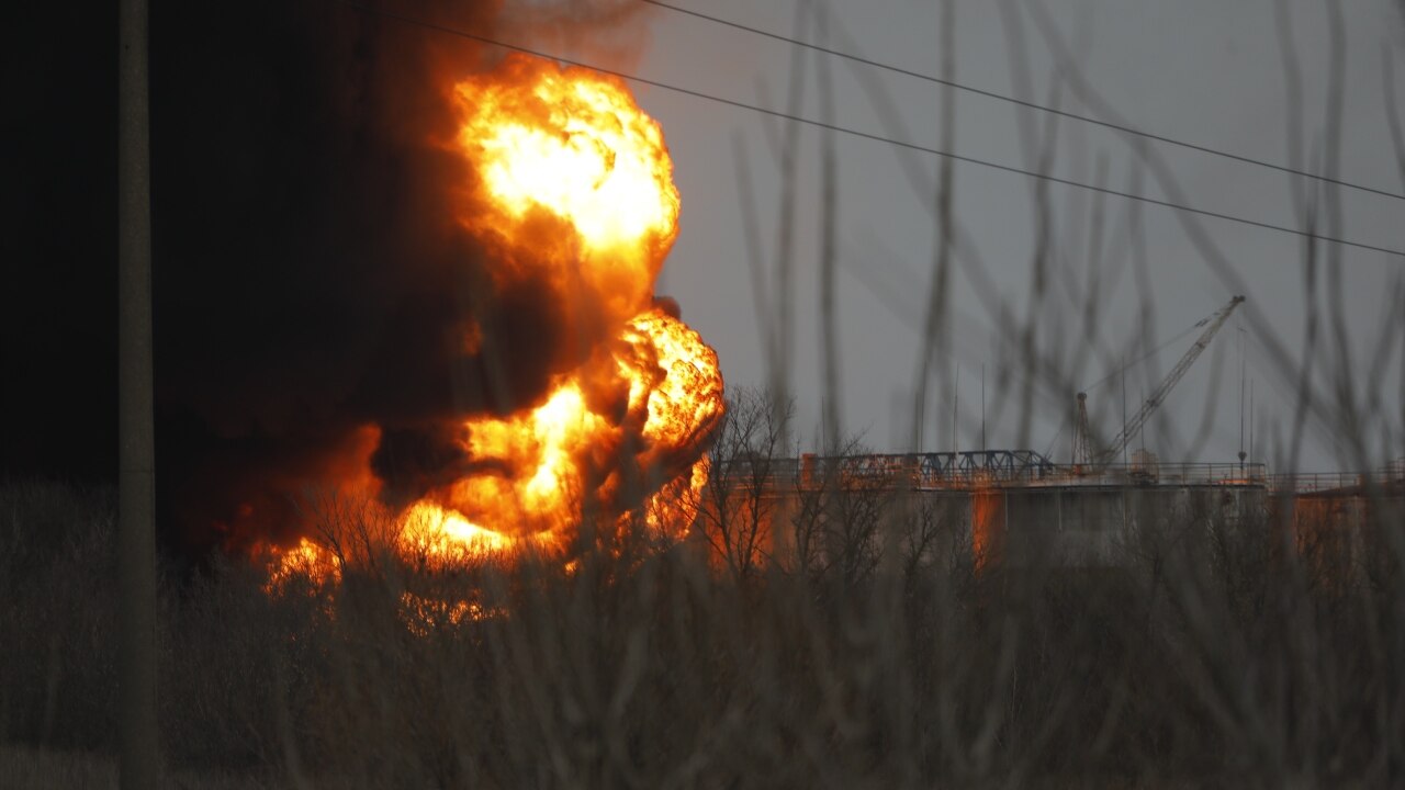 La Russia accusa l’Ucraina di aver lanciato un attacco missilistico in elicottero contro un deposito di petrolio civile a Belgorod