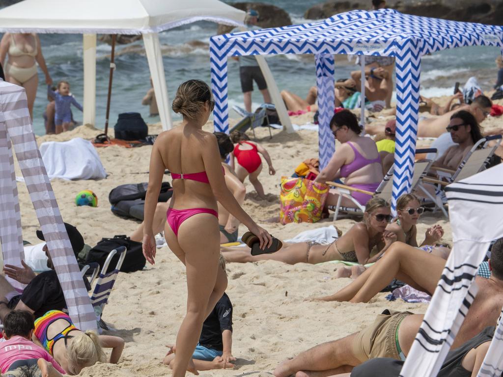 Practising good beach etiquette can help make lazy summer days a breeze. Picture: NewsWire / Simon Bullard.