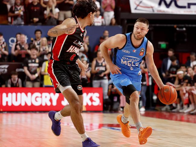 WOLLONGONG, AUSTRALIA - MARCH 23: Matthew Dellavedova of United dribbles the ball during game five of the NBL Grand Final Series between Illawarra Hawks and Melbourne United at WIN Entertainment Centre, on March 23, 2025, in Wollongong, Australia. (Photo by Darrian Traynor/Getty Images)