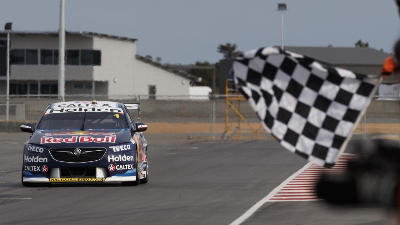 Jamie Whincup dominated Race 23 at the OTR SuperSprint at The Bend.