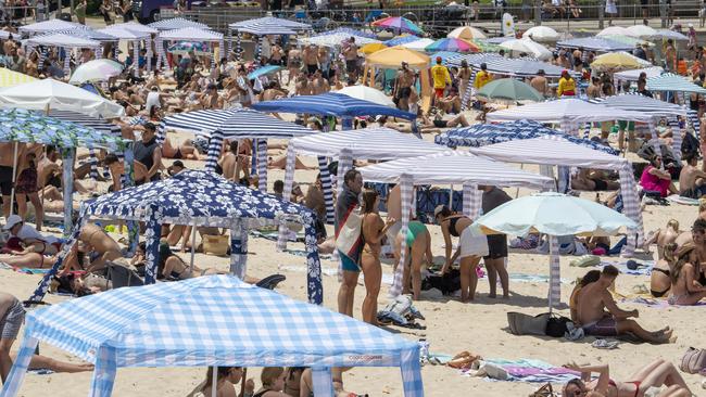 Sydneysiders flocked to Bondi Beach on Monday to beat the heat. Picture: NewsWire / Simon Bullard.