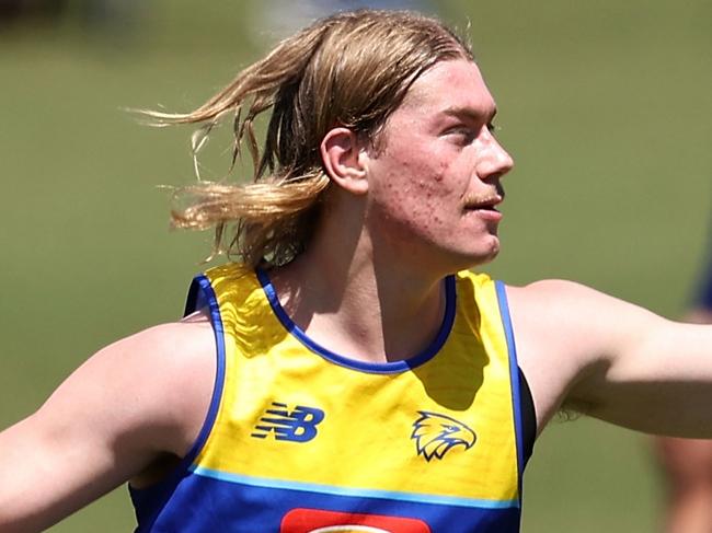 PERTH, AUSTRALIA - NOVEMBER 11: Harley Reid of the Eagles runs thru a drill during a West Coast Eagles AFL training session at Mineral Resources Park on November 11, 2024 in Perth, Australia. (Photo by Paul Kane/Getty Images)