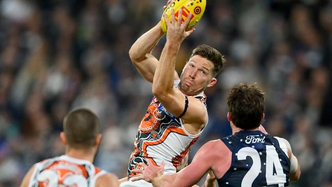 GEELONG, AUSTRALIA - MAY 27: Toby Greene of the Giants takes possession of the ball during the round 11 AFL match between Geelong Cats and Greater Western Sydney Giants at GMHBA Stadium, on May 27, 2023, in Geelong, Australia. (Photo by Morgan Hancock/AFL Photos/via Getty Images)