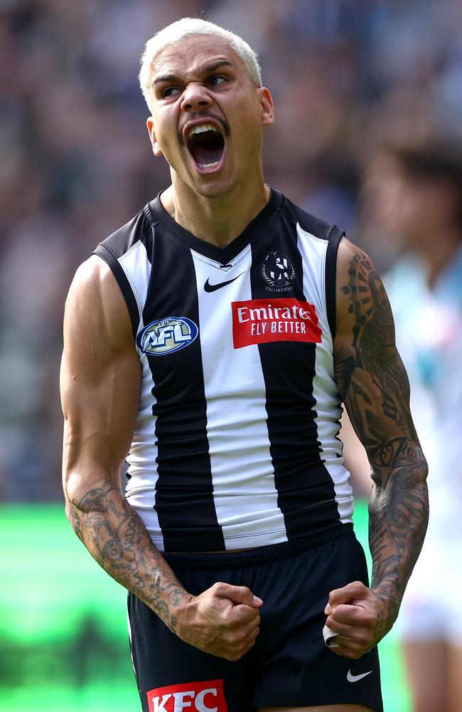 Bobby Hill roars after kicking a goal for Collingwood.