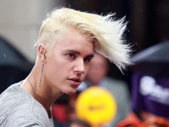 Do blondes have more fun? Biebs thinks so.