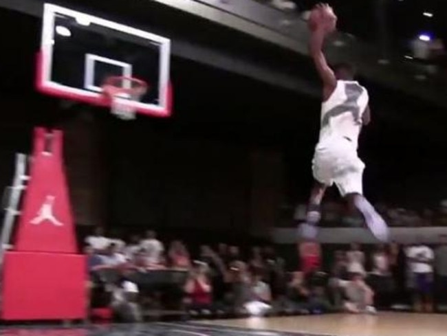 Shelby McEwen slam dunks from beyond free-throw line while still in ...