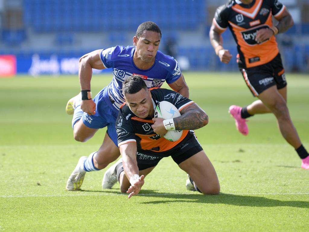 The try-scoring nous of mid-season recruit Ken Maumalo got the Tigers over the line on Sunday afternoon. Image: NRL Photos