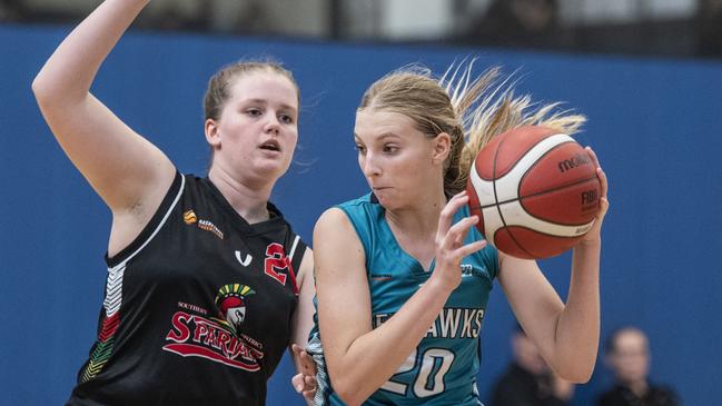 Sophie Radcliffe for Titans and Sunny Lappin for Seahawks. Div 2 Gold Medal Match North Gold Coast Seahawks Teal vs Southern Districts Titans. Under 16 Girls State Basketball Championships. Friday, April 15, 2022. Picture: Nev Madsen.