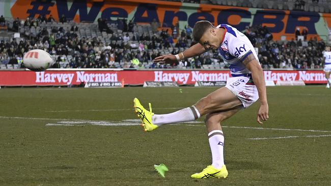 Chanel Harris-Tavita missed all three of his attempts on goal in the Warriors' two-point loss to Canberra on Friday night. Credit: NRL Images.