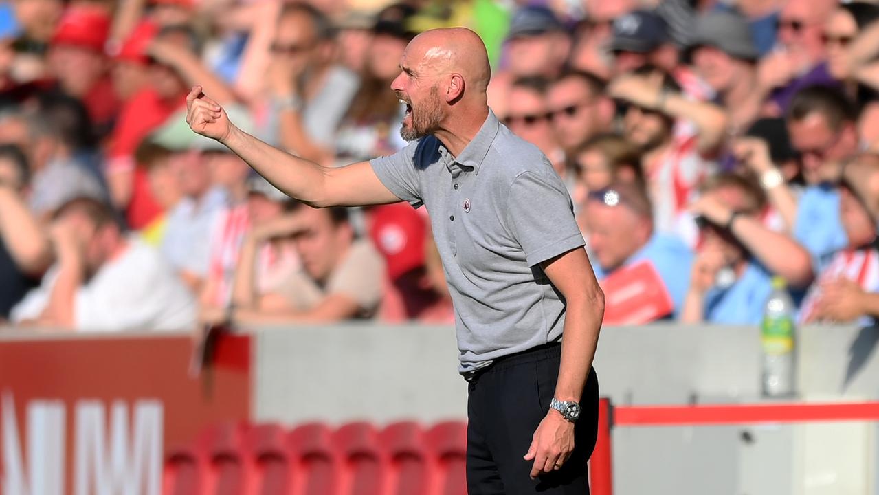 BRENTFORD, ENGLAND - AUGUST 13: Manchester United manager Erik ten Hag shout instructions during the Premier League match between Brentford FC and Manchester United at Brentford Community Stadium on August 13, 2022 in Brentford, England. (Photo by Shaun Botterill/Getty Images)