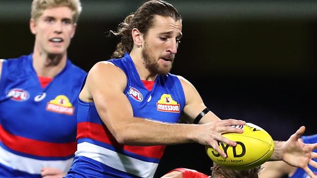 Marcus Bontempelli of the Bulldogs controls the ball during the Round 4 AFL match between Sydney Swans and Western Bulldogs at the SCG in Sydney, Thursday June 25, 2020. (AAP Image/Brendon Thorne) NO ARCHIVING, EDITORIAL USE ONLY