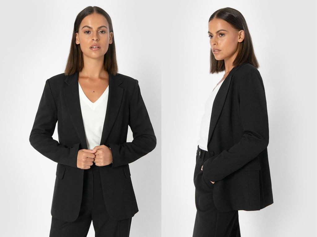 This black blazer will become an essential in your work wardrobe.