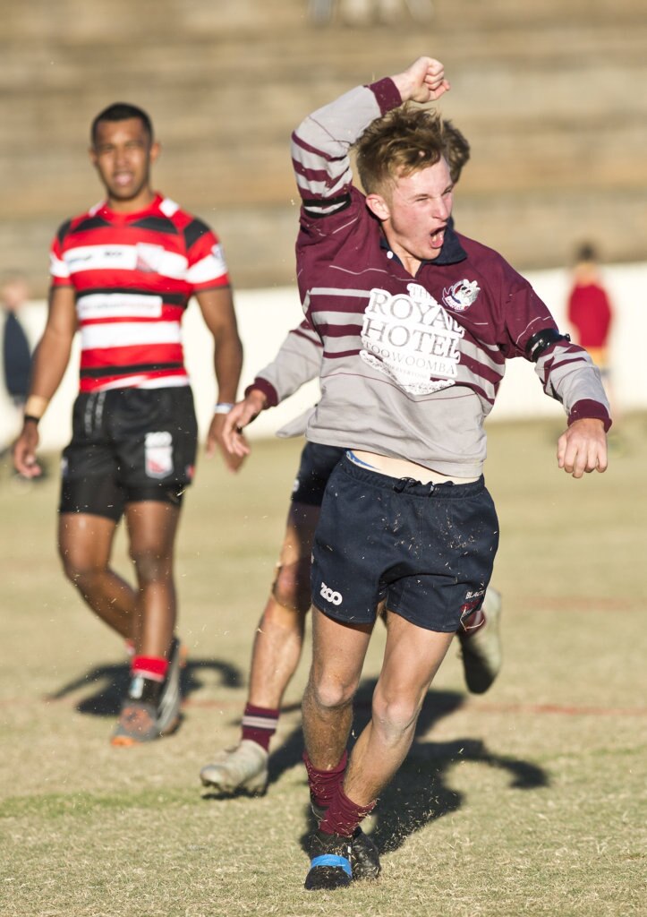 Declan Wheeler scores a try for Bears. Picture: Nev Madsen