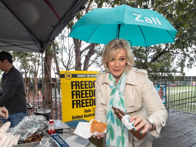 Zali Steggall gets her democracy sausage on election day. Picture: Julian Andrews