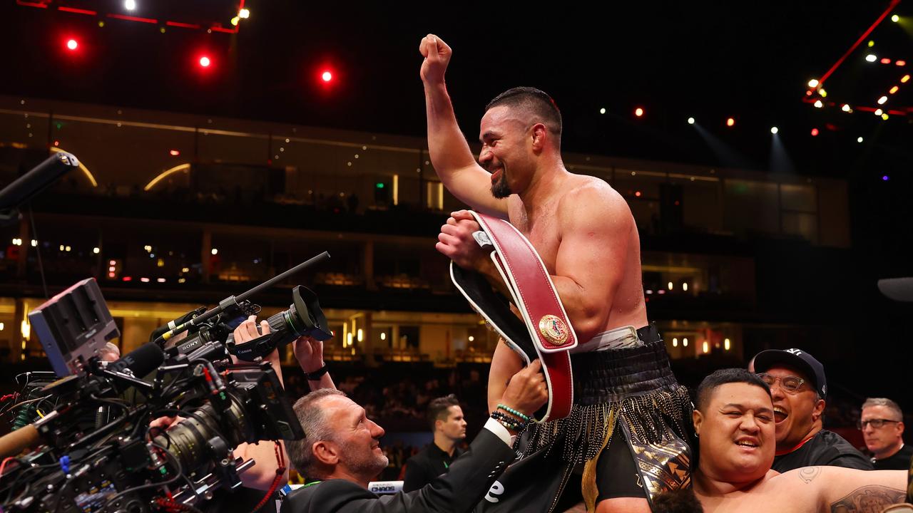 Joseph Parker celebra la vittoria su Chili Zhang.