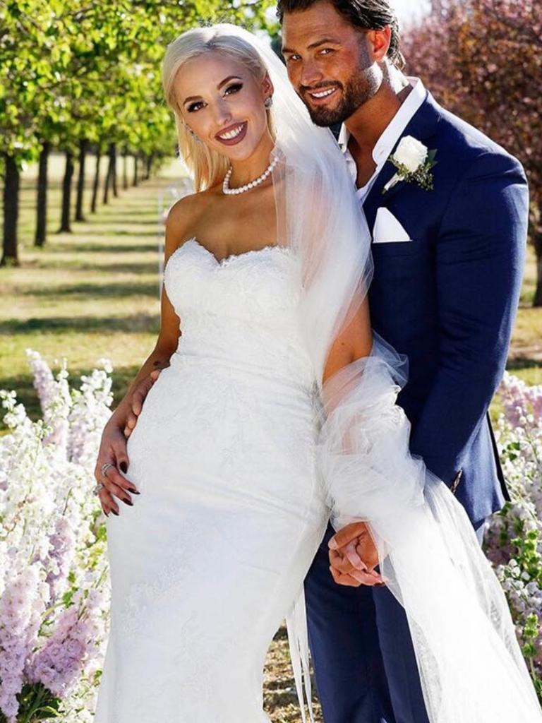 Elizabeth Sobinoff looking gorgeous on her wedding day. Instagram