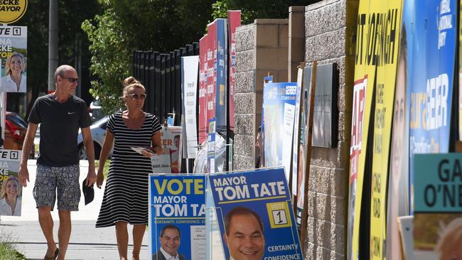 Voters at the Palm Beach Currumbin State School. (Photos/Steve Holland)