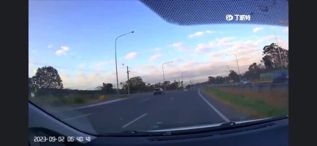 Car crashes into power pole on busy Drewvale Road