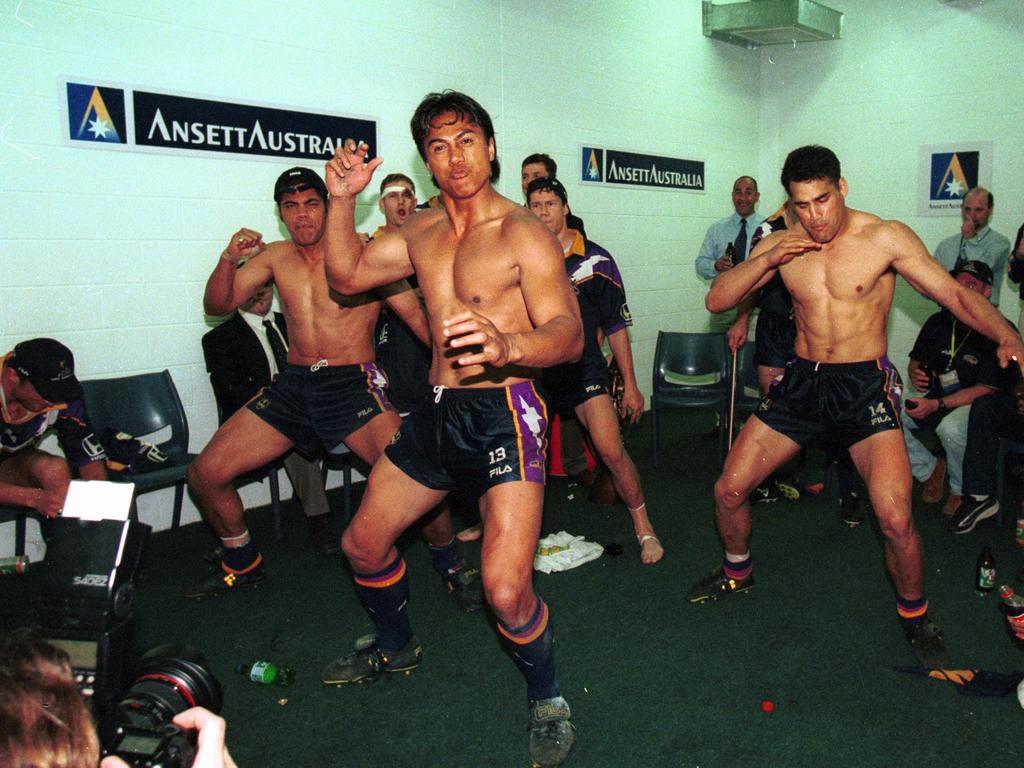 Tawera Nikau and teammates performing the hakka following the 1999 grand final.