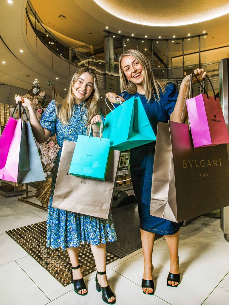 Keen shoppers Maddy O’Reilly and Ally West at Queens Plaza gear up for Shop BNE.