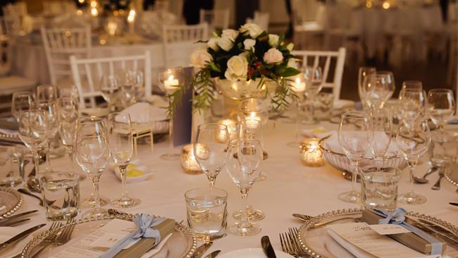 Reception trim: Eileen Xie and Phillip Ng’s wedding day tables, photography: Quince and Mulberry Studios