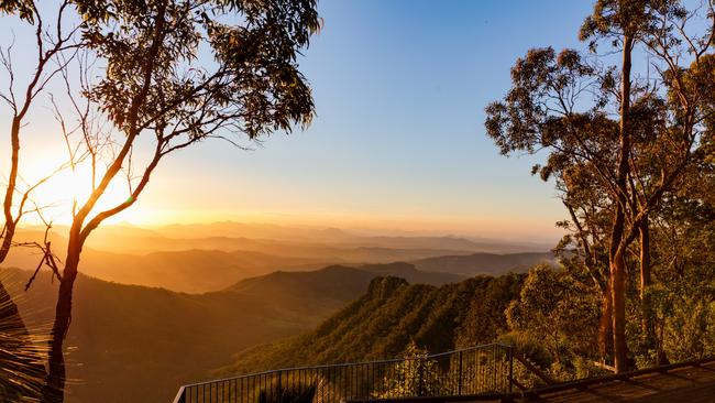 How to have a City Plan that allows more public transport but keep the Gold Coast untouched? View from the Gold Coast hinterland: Tourism QLD escape