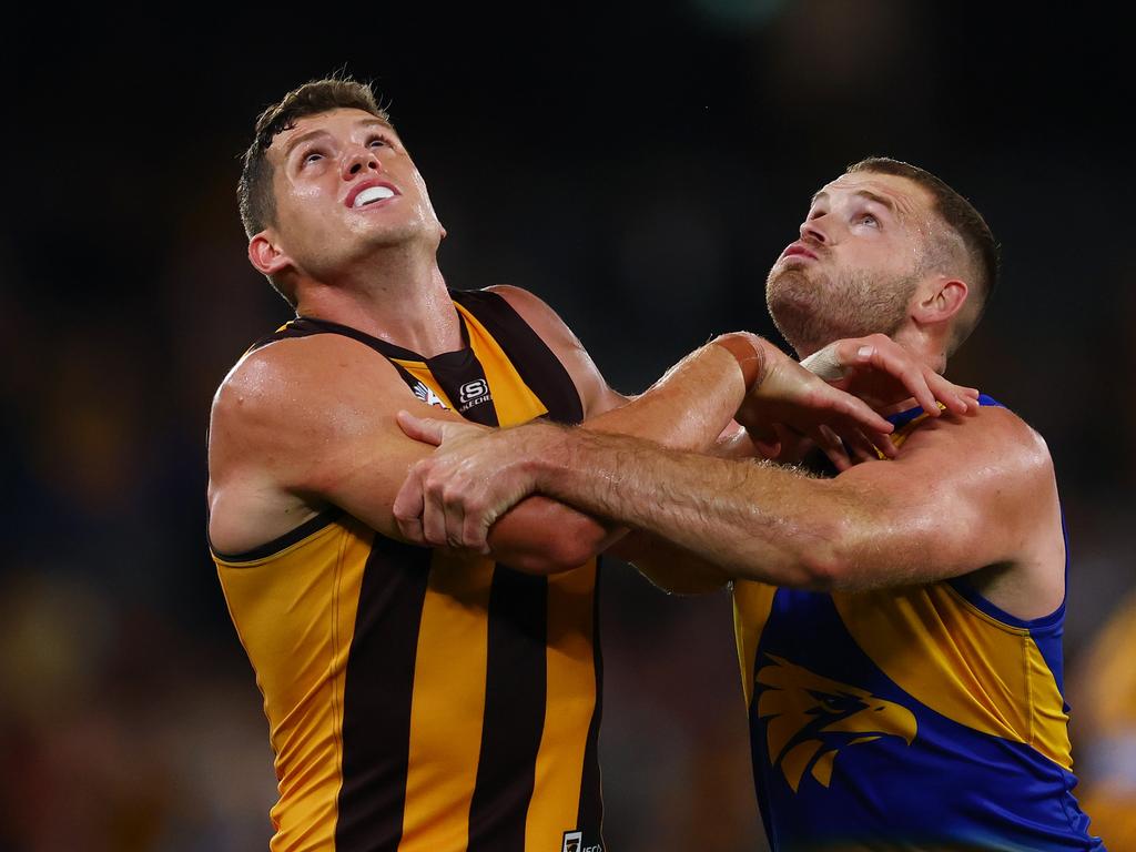 Lloyd Meek and Matt Flynn grapple in the ruck. Picture: Morgan Hancock/Getty Images.