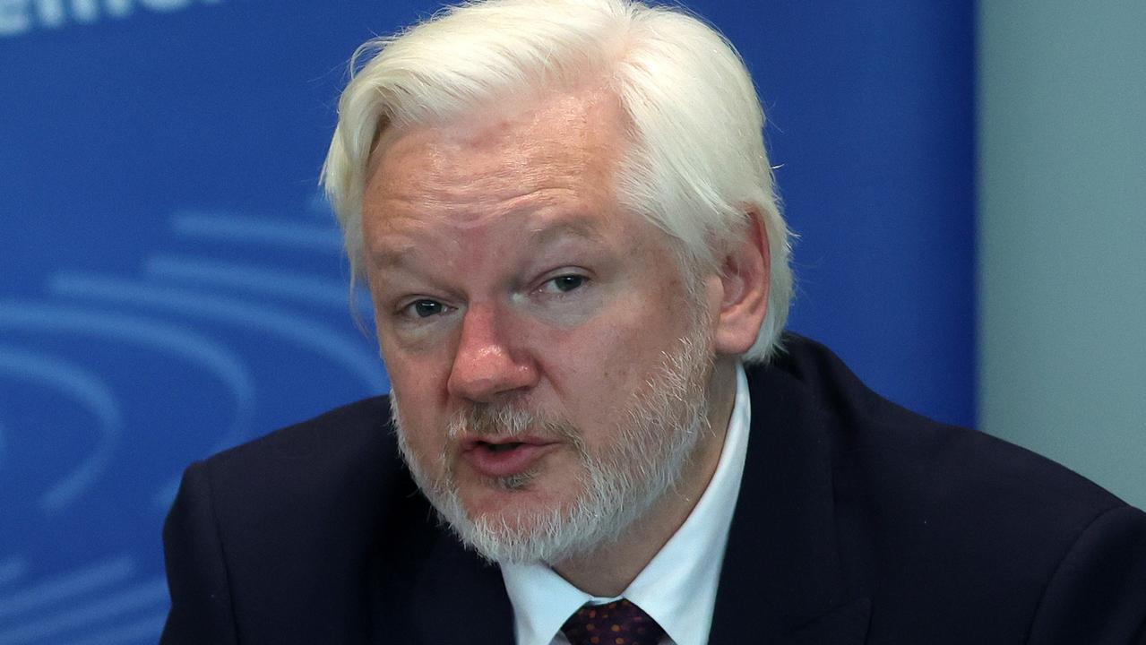 Julian Assange chimes in with endorsement