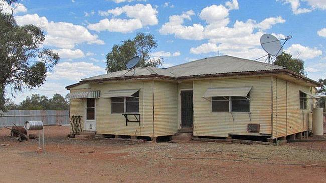 Queensland real estate: Buyer will BYO toilet at this $100,000