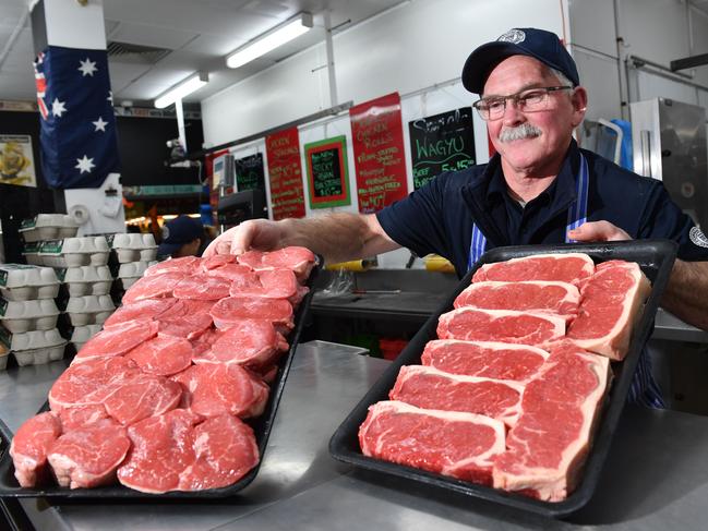 10/7/20. Tony O'Connell from O'Connell&Sons Market Meat in the markets discussing higher meat prices and alternative cuts of meat. (Porterhouse, has the fat and the other is Gravy Beef) Picture: Keryn Stevens