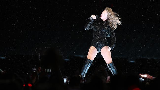 The pop star did not let the rain dampen her spirits. Picture: by Mark Metcalfe/Getty Images