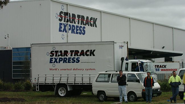 Australia Post to buy Qantas out of freight group StarTrack Express in $400  million deal | Herald Sun