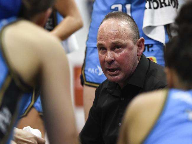 MACKAY, AUSTRALIA - NOVEMBER 18: University of Canberra Capitals coach Paul Goriss speaks to his players during the round two WNBL match between the Melbourne Boomers and the University of Canberra Capitals at McDonalds Mackay Multi Sports Stadium, on November 18, 2020, in Mackay, Australia. (Photo by Albert Perez/Getty Images)