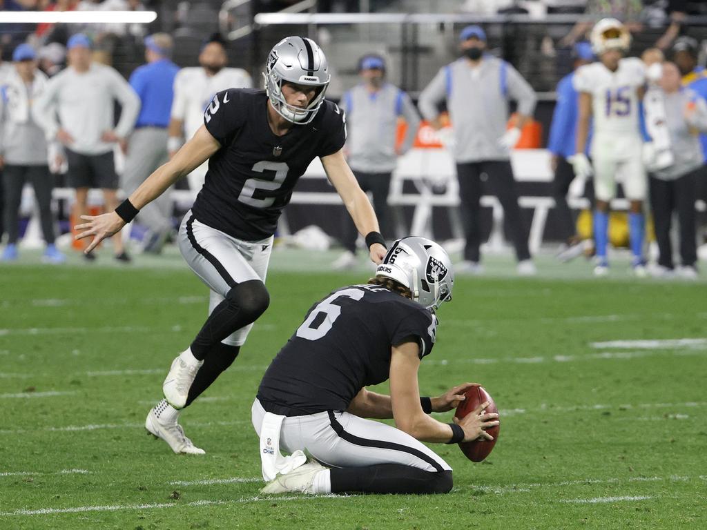 The Raiders Won, the Chargers Lost and the NFL's Most Legendary Tie Slipped  Away - WSJ