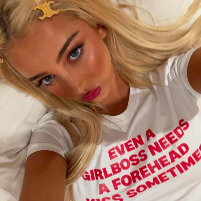 The star took a selfie at Kristin Fisher Eyebrows on another occasion, having just had her brows done. Picture: Instagram/EmmaPills
