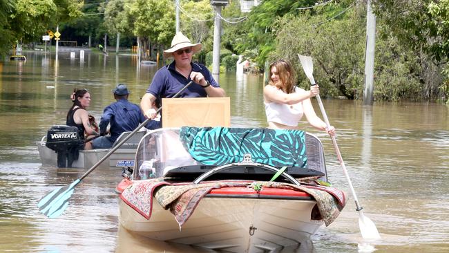 Calypso Geissa (right) with Bradley Durkin from Chapel Hill loading house items from the boat from her grandfather’s house, rescued and brought to Graceville Ave. Graceville. Photo Steve Pohlner