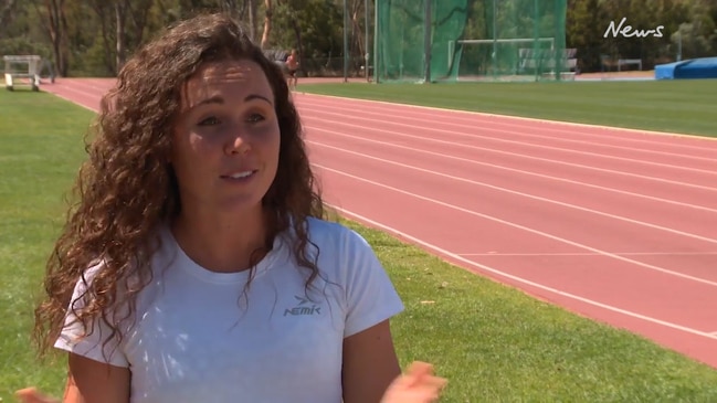 Chloe Esposito helps mentor young modern pentathletes