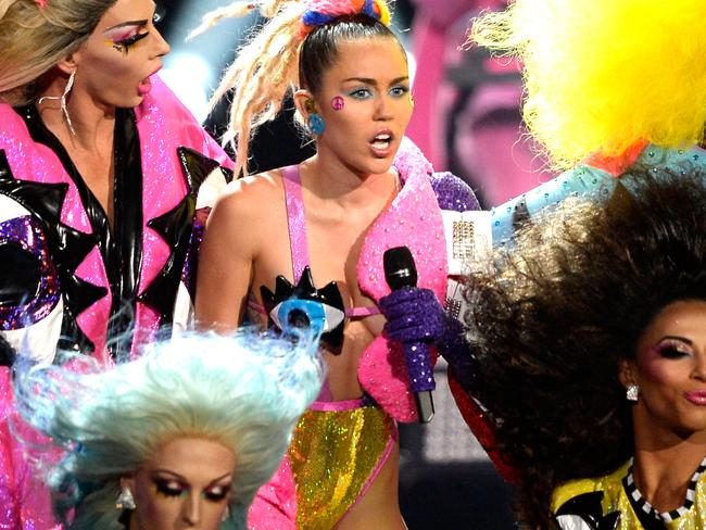 LOS ANGELES, CA - AUGUST 30: Host Miley Cyrus perform onstage during the 2015 MTV Video Music Awards at Microsoft Theater on August 30, 2015 in Los Angeles, California. (Photo by Kevork Djansezian/Getty Images)