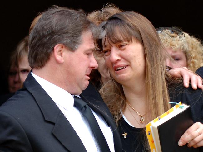 Robert and Cindy at the funeral for their sons Jai, Bailey and Tyler in 2005.