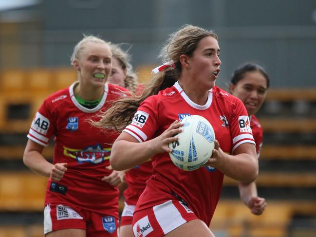 Bronte Wilson, pictured here with the Illawarra Steelers, will make her NRLW debut at 17. Picture: Warren Gannon Photography