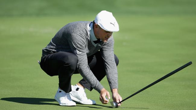 American Golfer Bryson Dechambeau S Bizarrely Modified Putter Outlawed By Usga