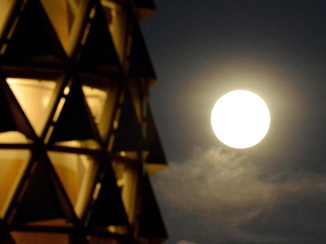 Supermoon rises over Adelaide’s CBD. Picture: Bianca De Marchi