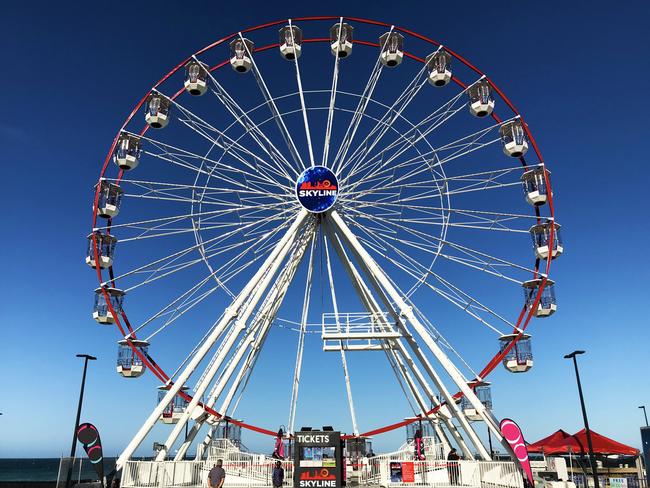 The ferris wheel that will be erected at Stokes Hill Wharf by Friday. Picture: Skyline Attractions