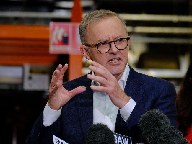 Opposition leader Anthony Albanese has committed to a 5.1 per cent increase to the minimum wage. Picture: Luis Enrique Ascui.