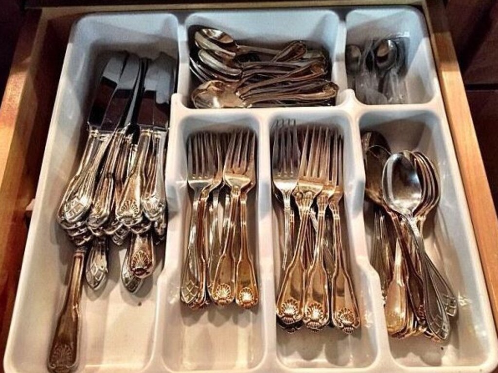 A Reddit user from New Zealand has people questioning their cutlery arranging ability.