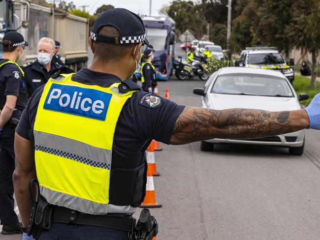 MELBOURNE, AUSTRALIA - NewsWire Photos SEPTEMBER 10, 2021:  Police stop vehicles and inspect driverÃs licenses at a vehicle checkpoint in Kilmore, Melbourne, Victoria. Picture: NCA NewsWire / Daniel Pockett